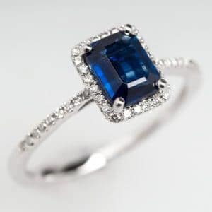 emerald-cut-sapphire-engagement-ring-wm10122e