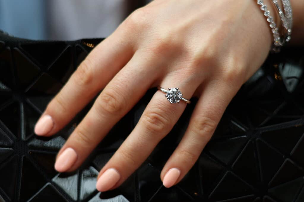 Round Cut diamond engagement ring