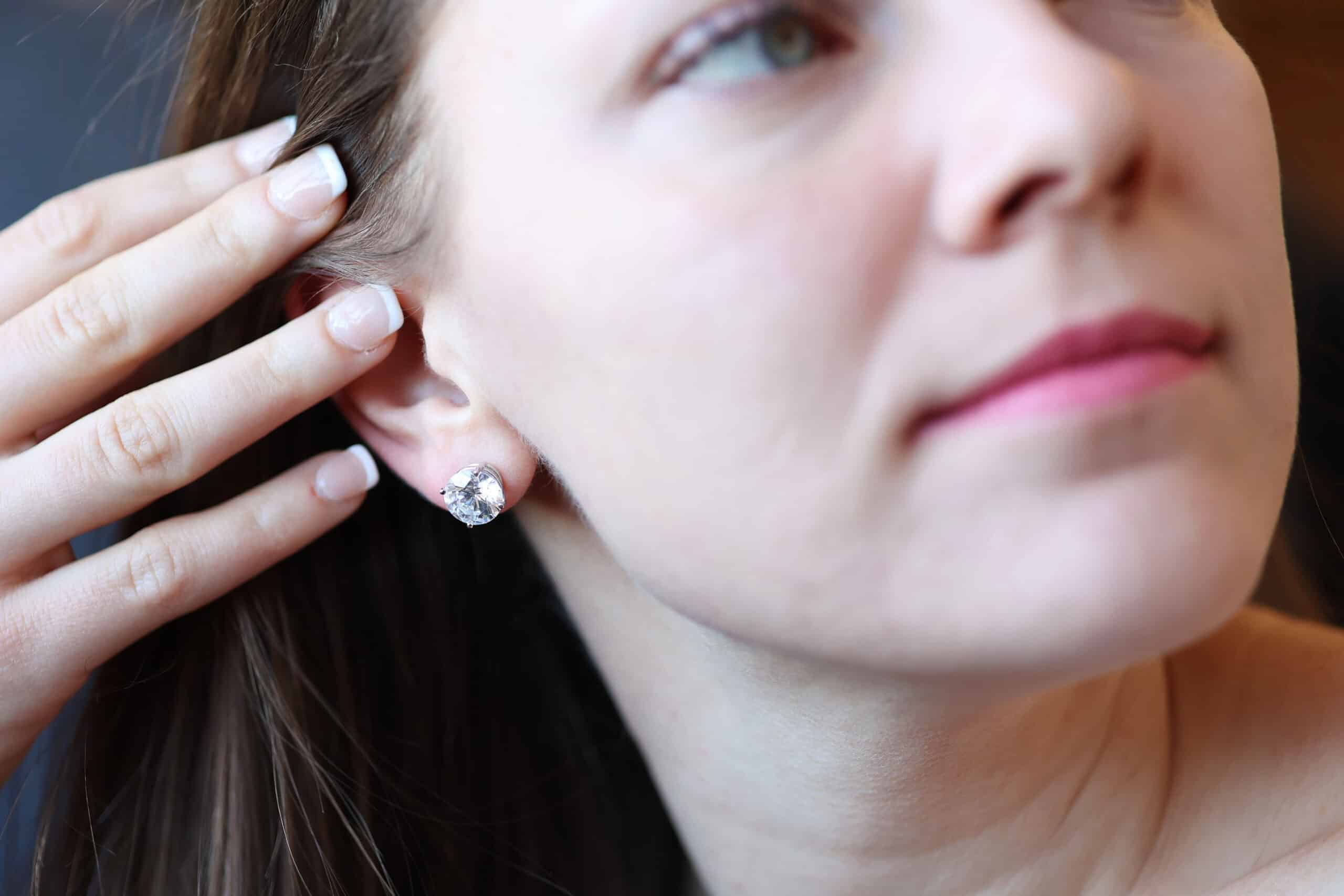 Know the Difference Between Ear Studs and Earrings