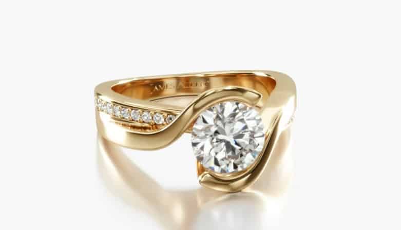 close-up of a yellow gold bypass tension setting