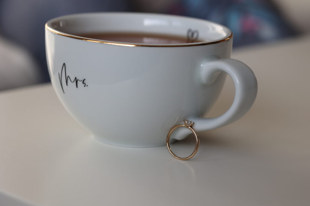 Solitaire engagement ring